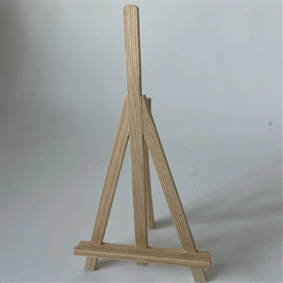 Easel neamhchríochnaithe adhmaid